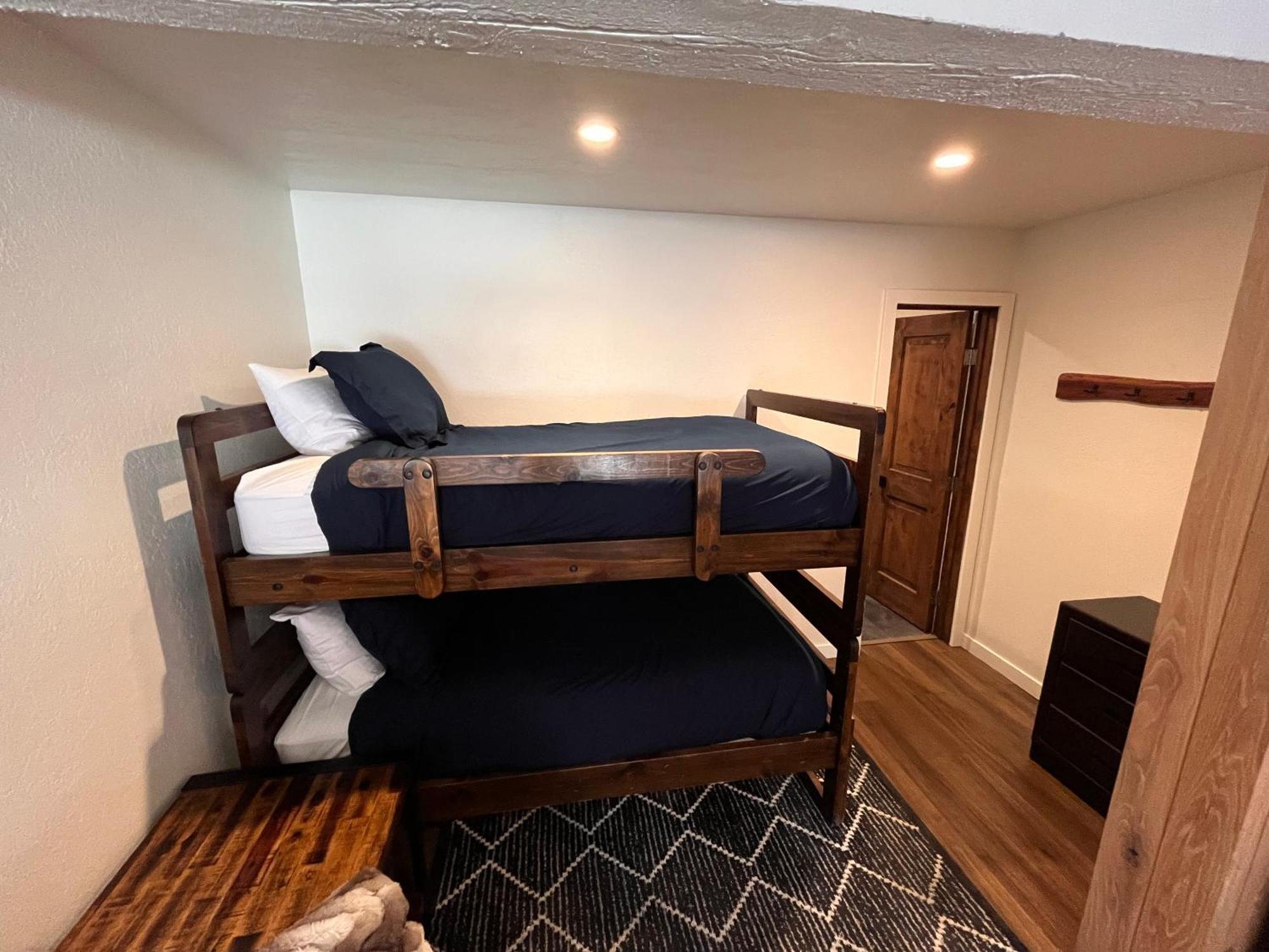 Tastefully Remodeled Condo At Mammoth Ski & Racquet Club, Hot Tub, Garage, 10 Min Walk To Ski Lifts Mammoth Lakes Exteriör bild