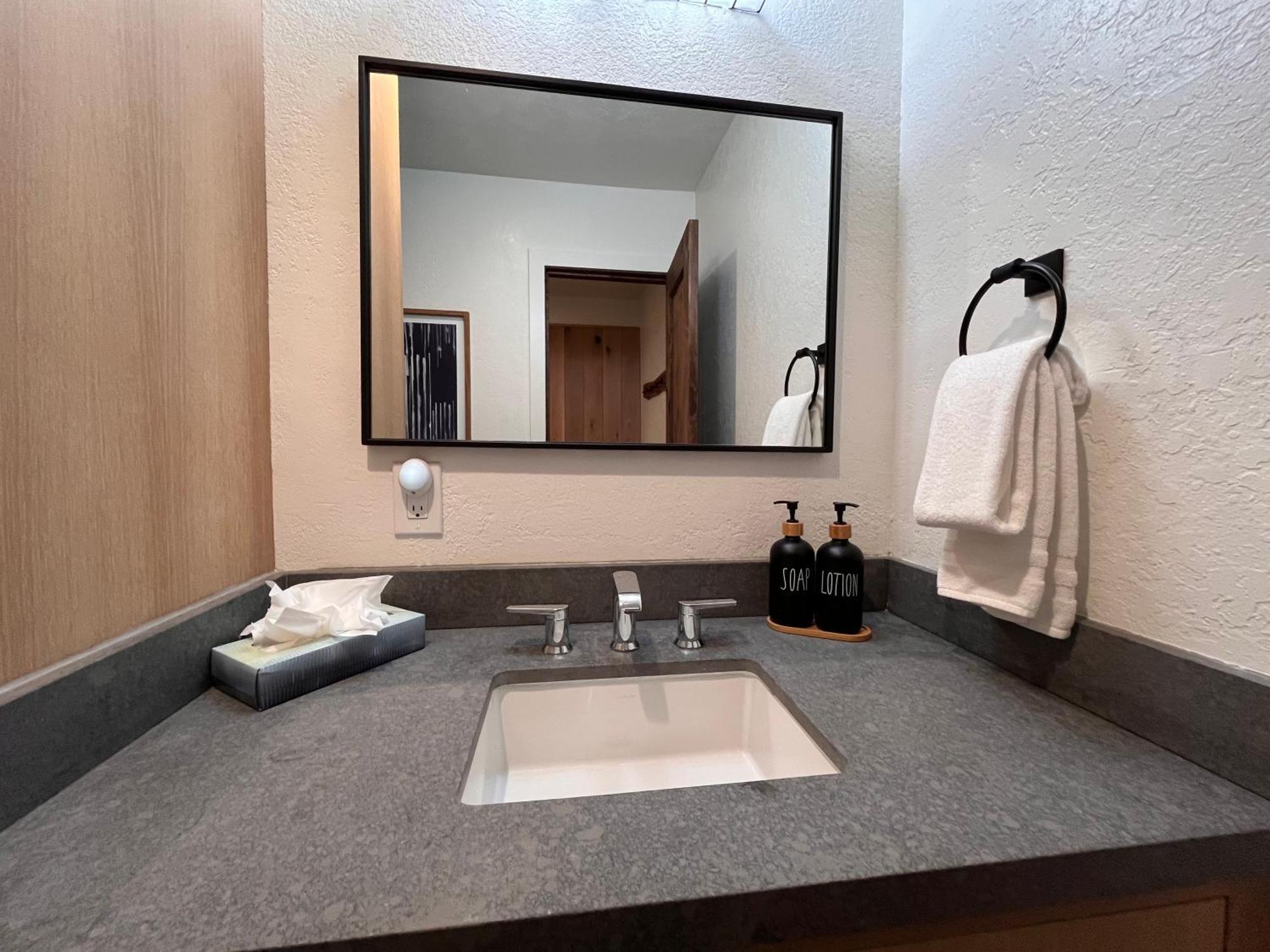 Tastefully Remodeled Condo At Mammoth Ski & Racquet Club, Hot Tub, Garage, 10 Min Walk To Ski Lifts Mammoth Lakes Exteriör bild